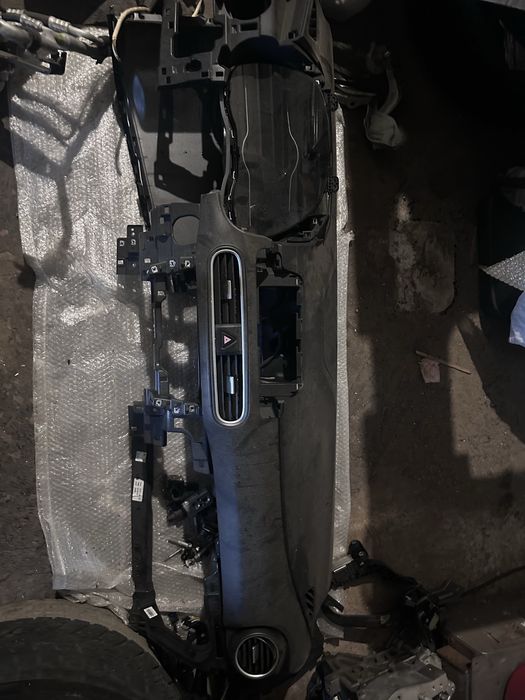 Торпедо передня панель гола Hyundai Kona 2018-2021 код 84710J9000TRY