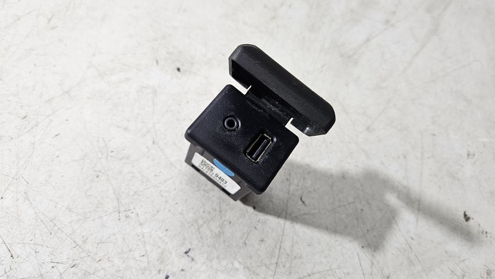 Gniazdo złącze wejście panel usb aux opel meriva b