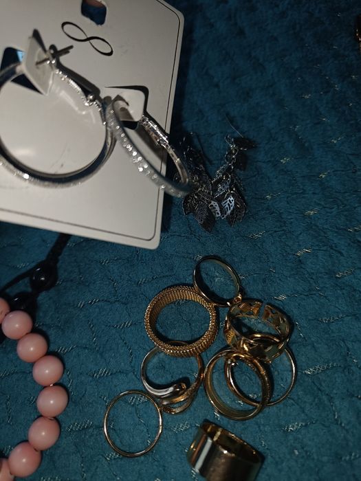 Zestaw biżuterii  kolczyki bransoletki