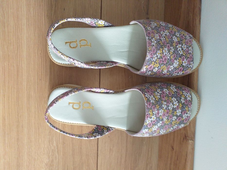 NOWE KULIG 39/40 skóra naturalna sandały klapki buty open toe kwiaty