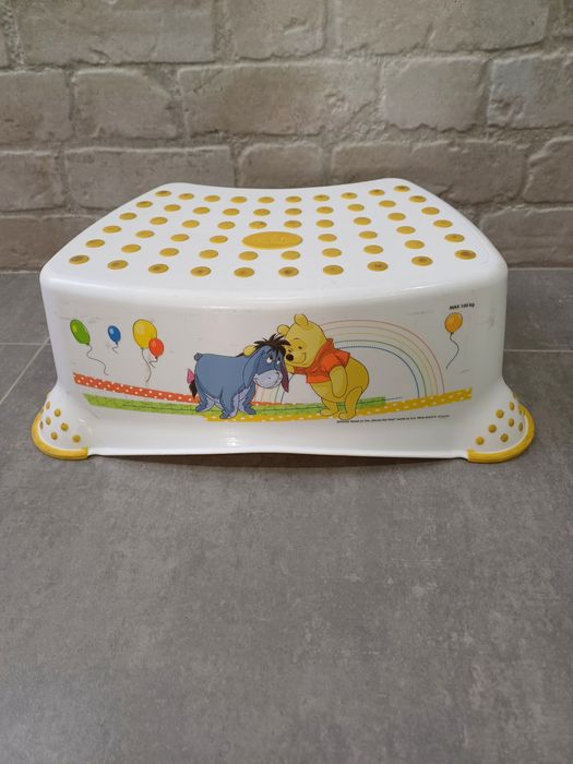 Banco e balde de criança