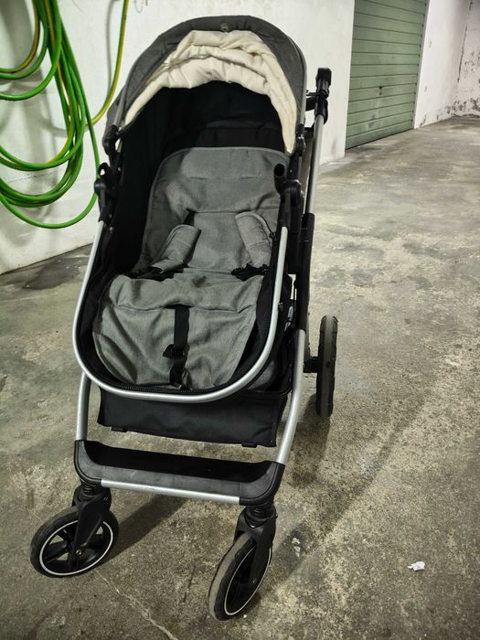 Carrinho de bebé trio