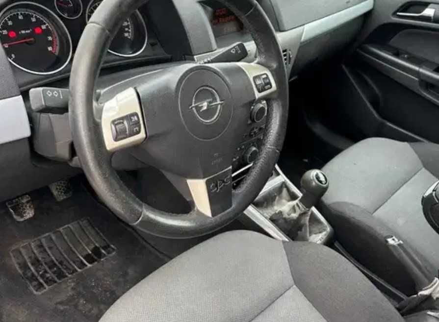 Opel Astra H kombi 1.6 ben 2005