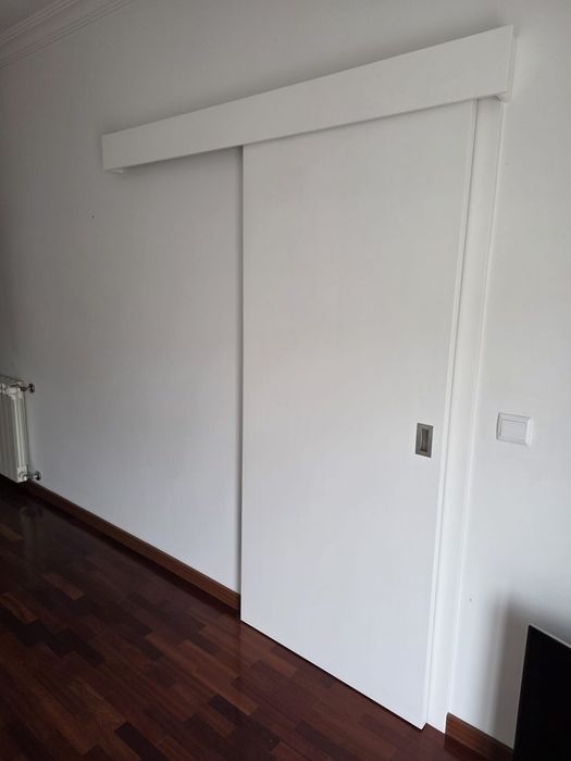 Porta de correr branca 0.85x200x3.5 com guarnições