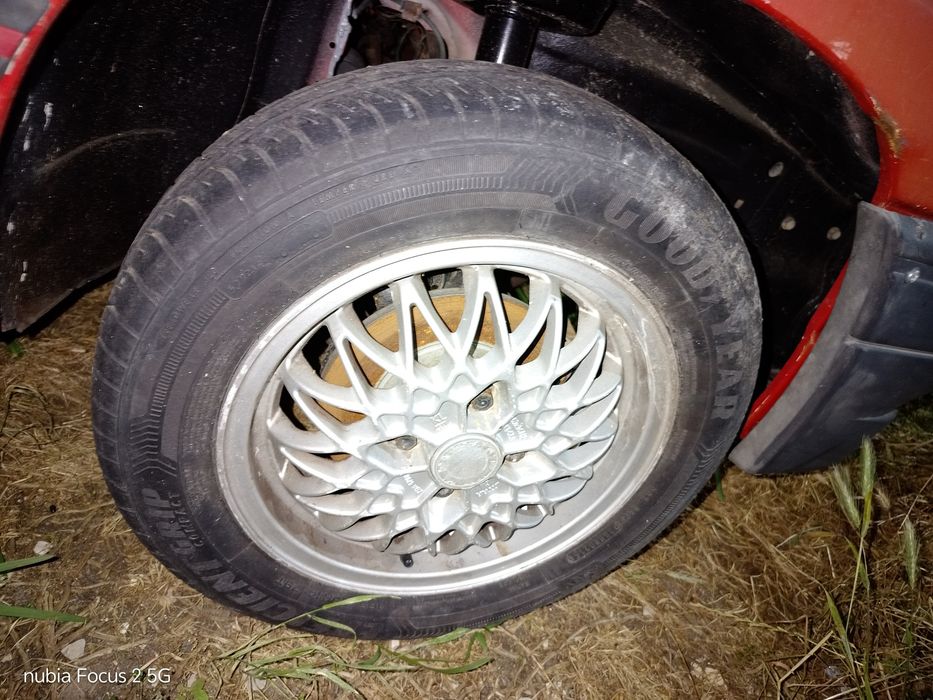 Jantes especiais  com peneus 165.65.14  ainda muito bons. 4x100  jantes de Opel corsaA