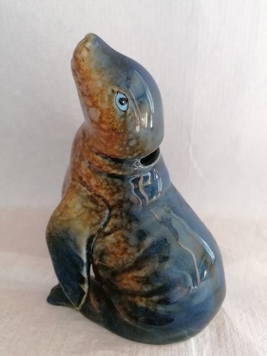 Śliczna ceramiczna skarbonka figurka foka