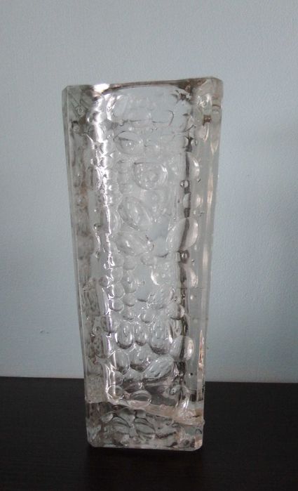 Wazon szklany PRL – krople rosy, bąble – 18 cm