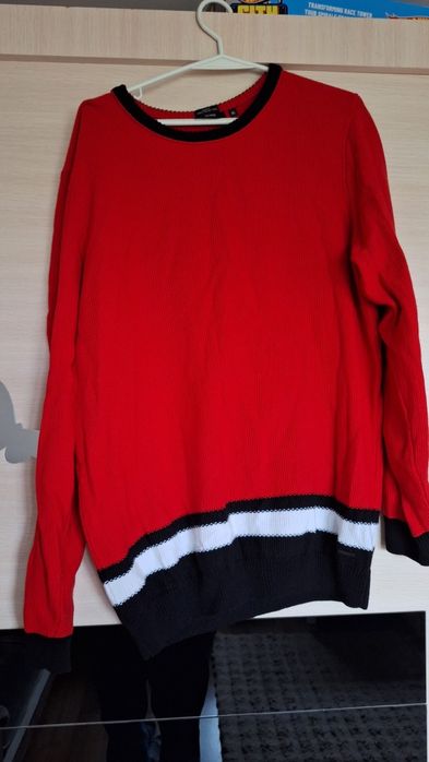 Piękny sweter Boss