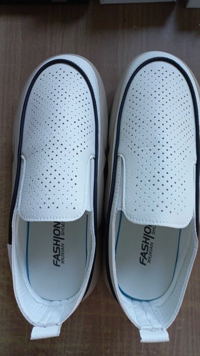 Damskie obuwie sportowe wsuwane oddychające 40