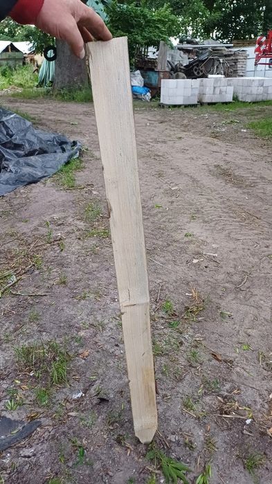 Drewniane słupki do pastucha