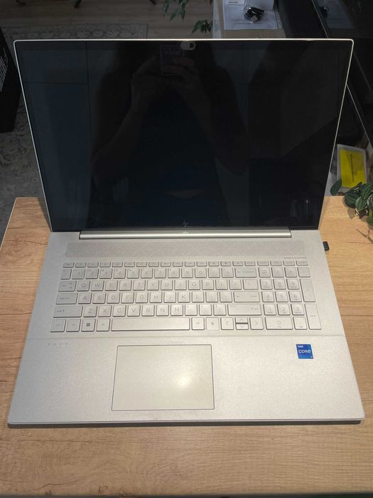 Laptop HP Envy 17 – Intel Core i7, 32 GB RAM, 256 GB SSD, NVIDIA MX450