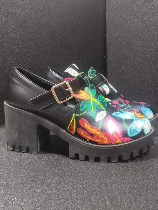 Жіночі туфлі на підборах