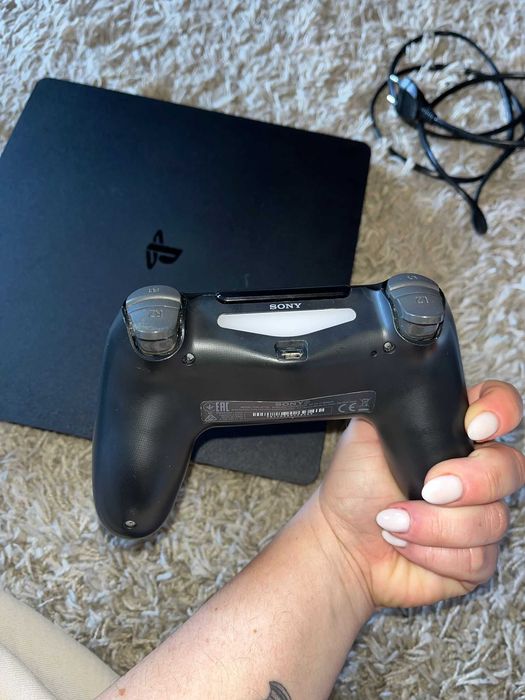 PlayStation 4 Slim + Controle Original + Jogo GTA 5