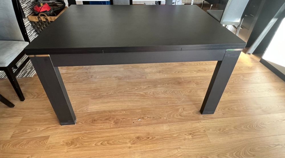 Mesa de jantar extensível preta – moderna e em ótimo estado