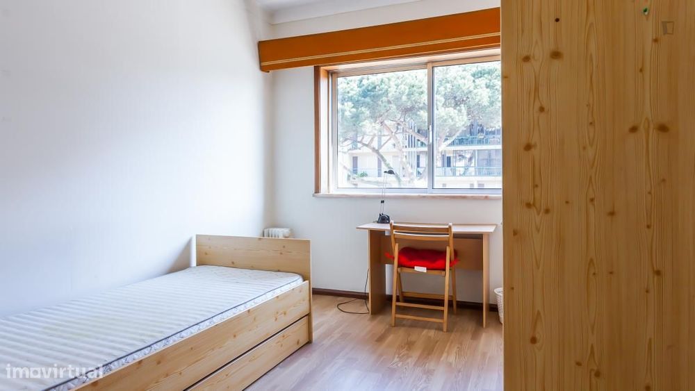 Quarto - localizado em Ramalde Porto