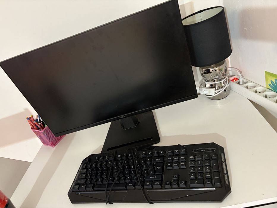 Sprzedam monitror wraz z klatwiatura