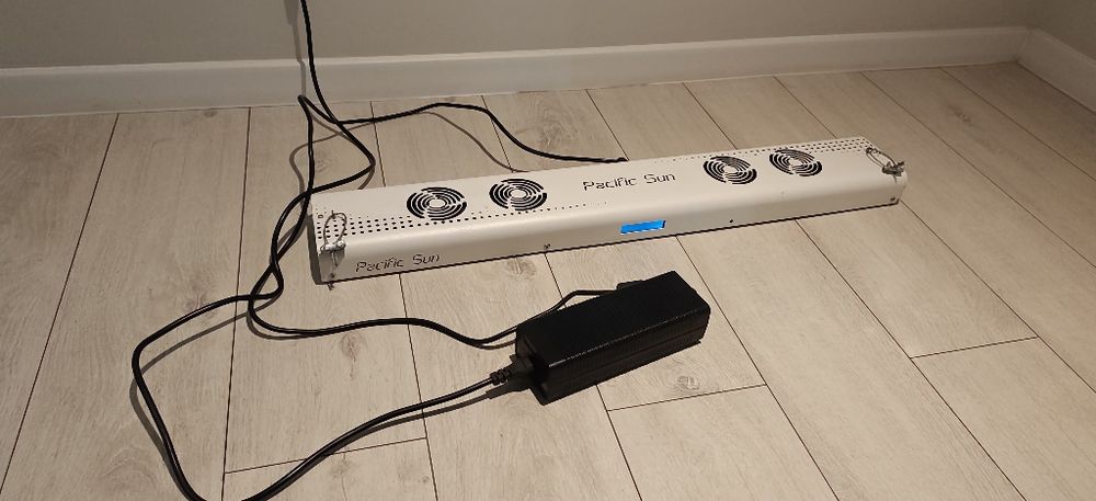 Lampa LED Pacific Sun Metis Hyperion S  do akwarium morskiego Malawi  świetlówki