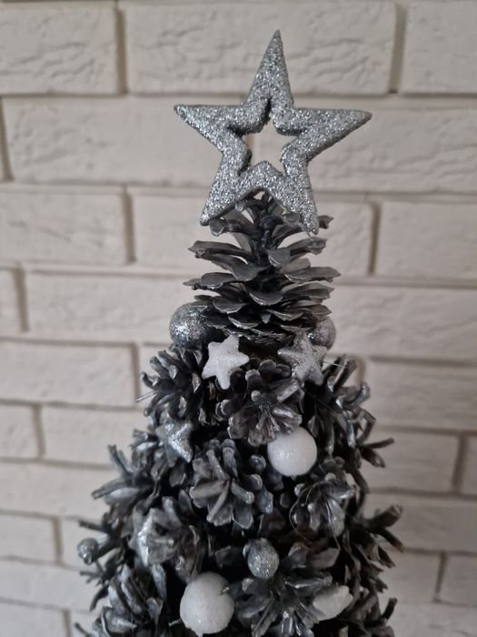 Choinka z szyszek, ręcznie robiona, idealna świąteczna dekoracja