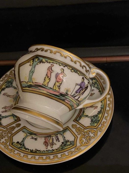 Coleção de chávenas de café  "Museu da Porcelana" da Art Gallery.