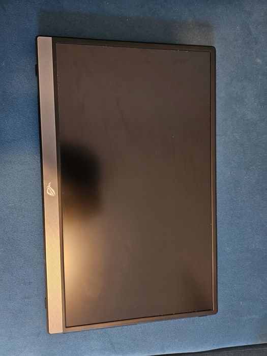 Portable gaming monitor ASUS ROG Strix XG16AHP with accessories