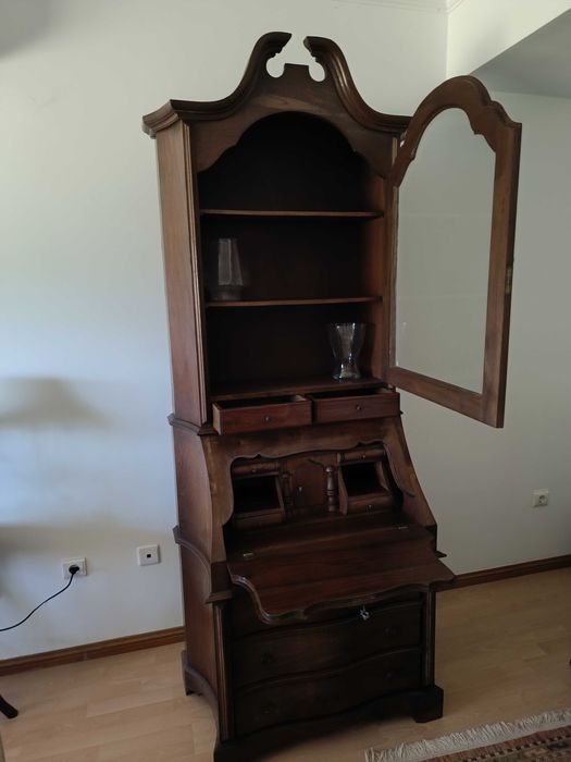 Secretária/ vitrine estilo clássico em mogno