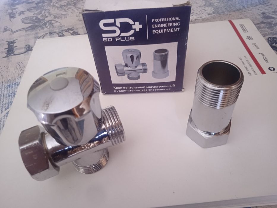 Кран вентильний (трійник) з хромованим подовжувачем