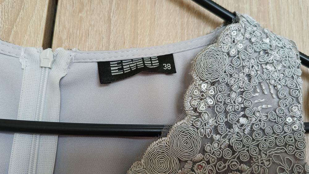 Koronkowa szara sukienka EMU rozmiar 38