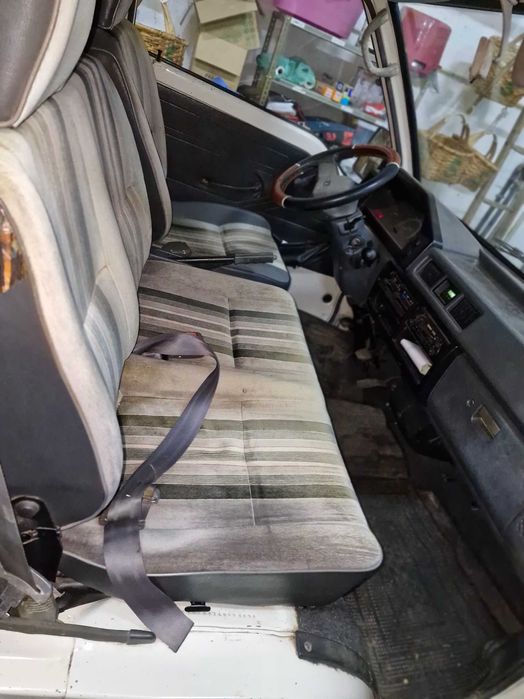 Mitsubishi L300, em bom estado