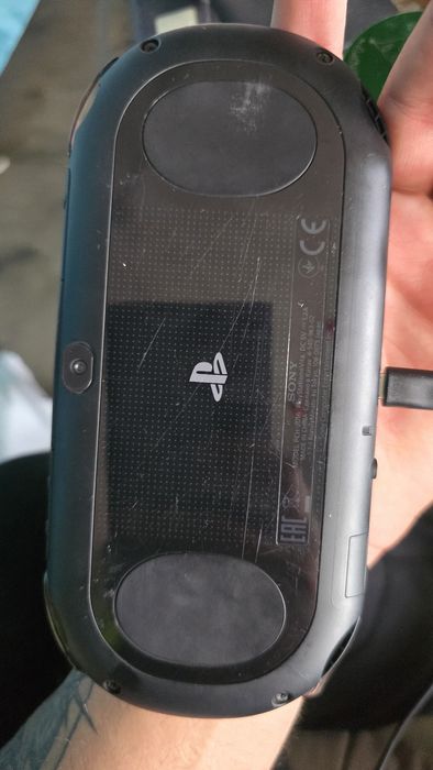 PlayStation Vita PCH-2016 com cartão de memória orginal e um jogo físico