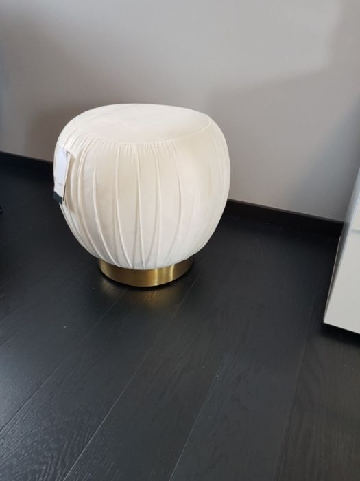 nowa puf pufa kremowa