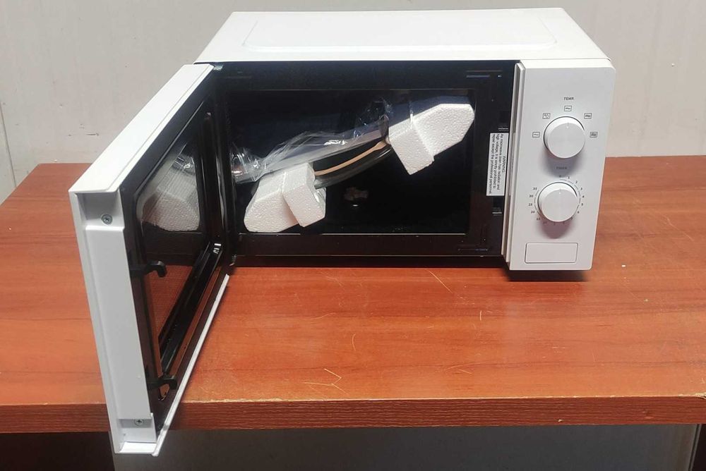 Kuchenka mikrofalowa Hisense H20MOWP1 20L 700W Pokrętła OUTLET 18BH40