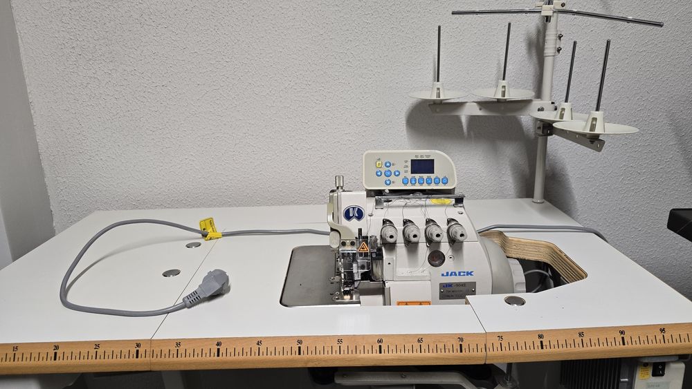 Overlock 4-nitkowy JACK JK-904E