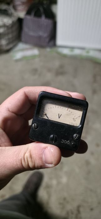 Stary miernik Voltomierz