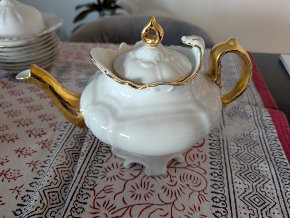 Serviço de Jantar Vintage Vista Alegre – Branco e Ouro