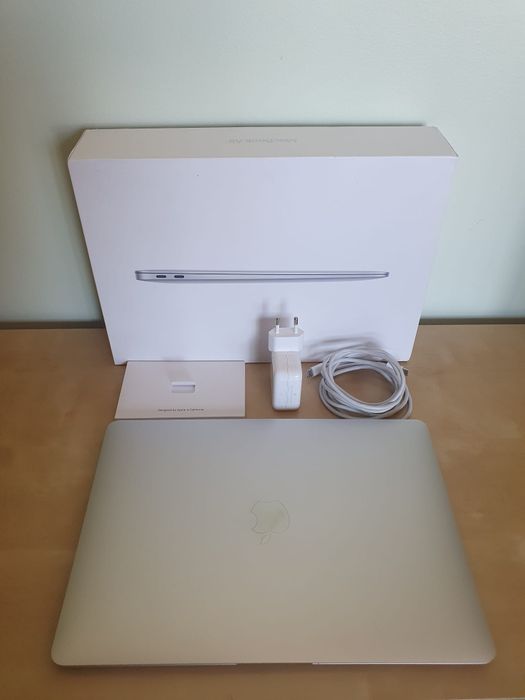 MacBook Air (M1, 2020)