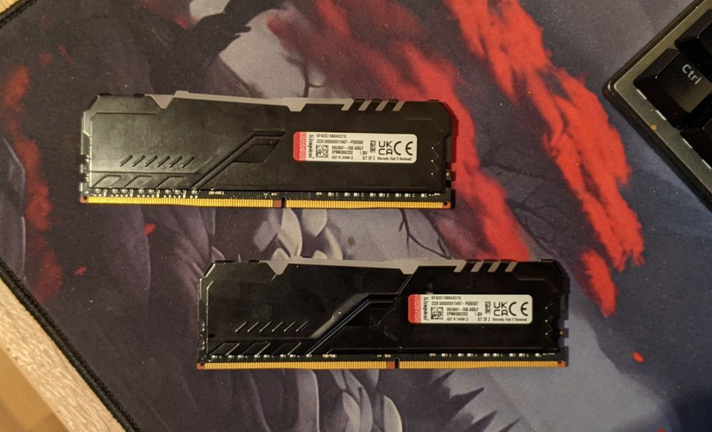 Оперативна пам'ять DDR4 8+8gb 3200gh