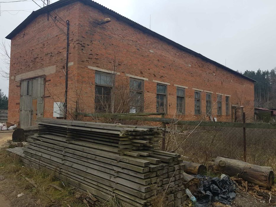 Продається комерційне приміщення в с.Зарічани