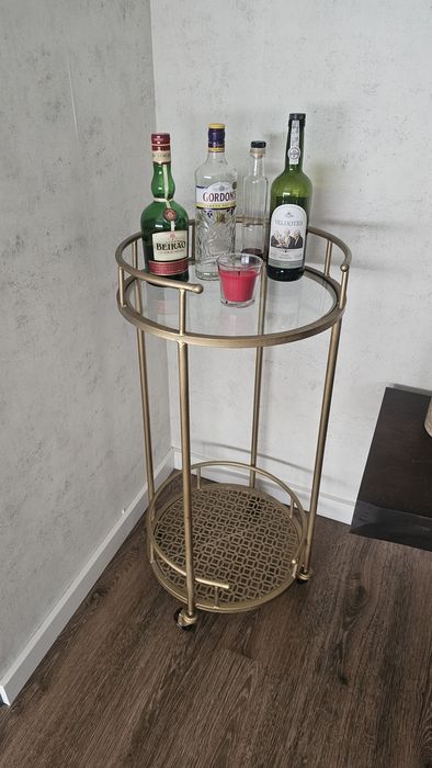 Vendo aparador dourado