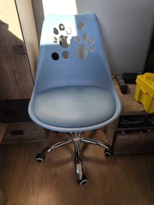 Fotel dziecięcy obrotowy