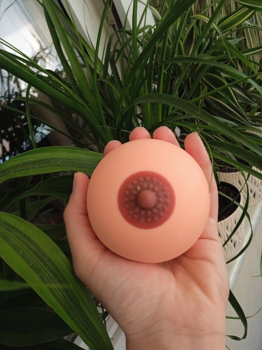 Грудь-антистресс тянучка (прикол)