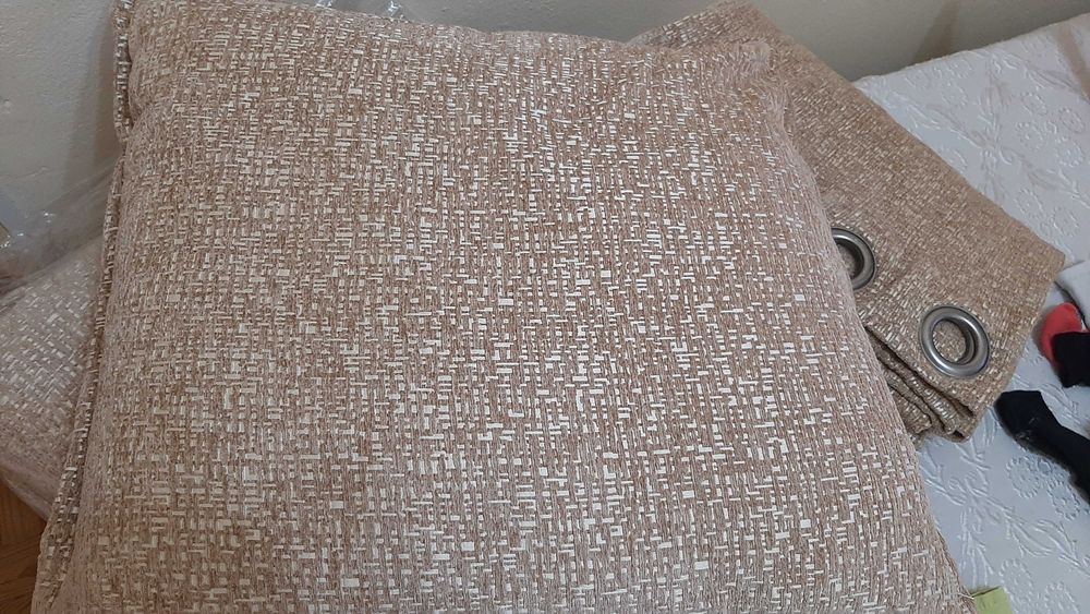 Cortinados com almofadas