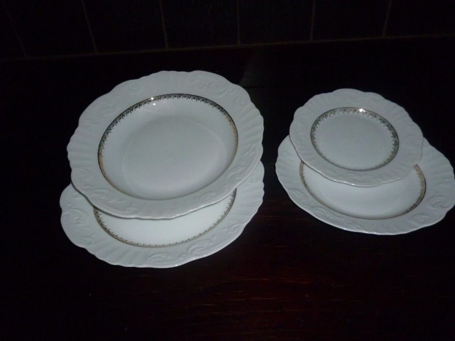 Serviço ou conjunto de loiça porcelana Vista Alegre anos 60