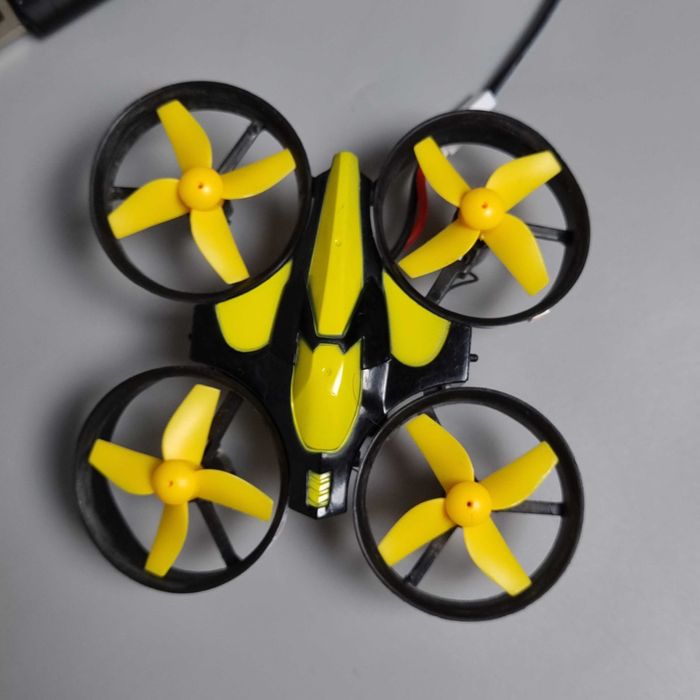 Міні-дрон з LED-підсвіткою + браслет-контролер (жестове керування)