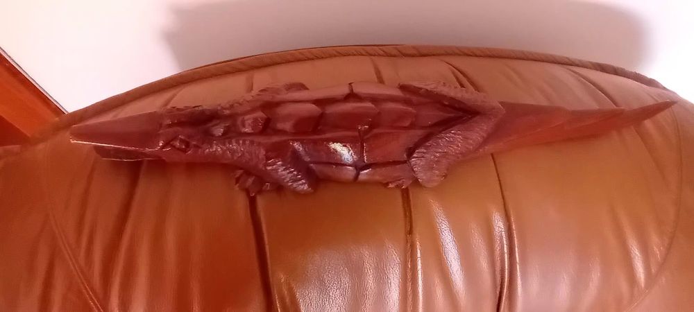 Crocodilo em madeira