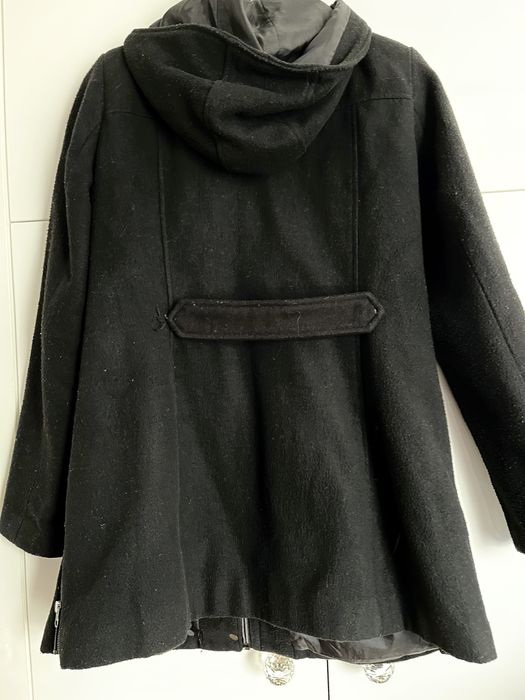 Płaszcz ciążowy z kapturem i regulacja obwodu