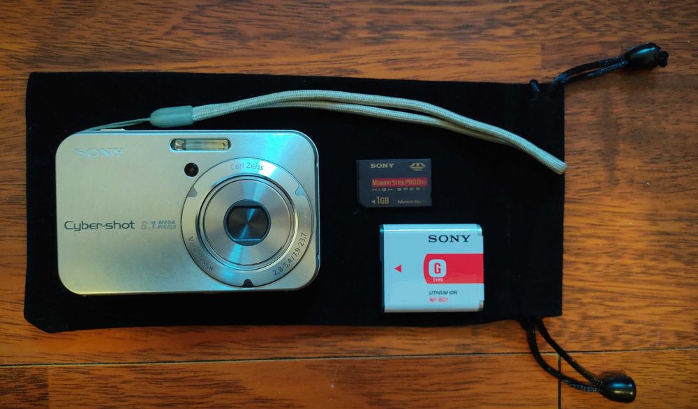 Legendarny aparat Sony DSC-N1+Memory stick Pro Duo High Speed 1Gb