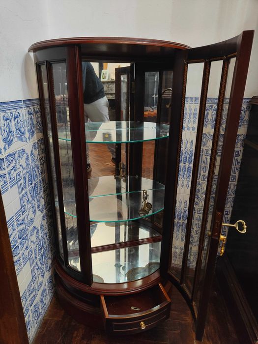 Vitrine de Vidro e Madeira Maciça
