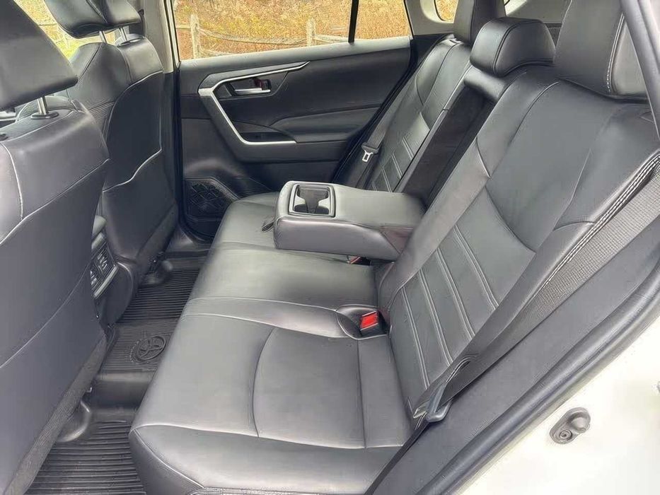 Toyota RAV4 XLE Premium      2023