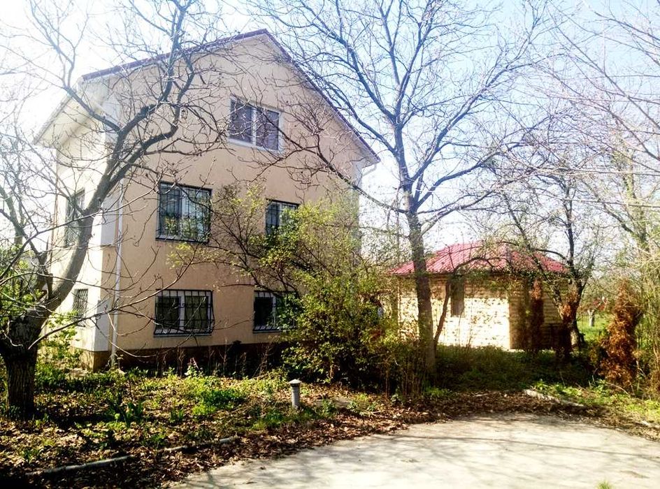 Сдам 3х этажный дом ул. Садовая 60, м .Славутич, Дарницкий район