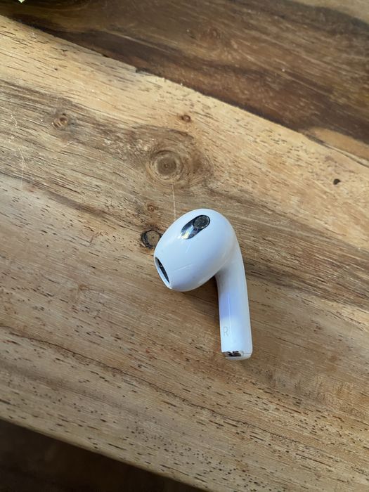 AirPods 3. generacji – model A2565
